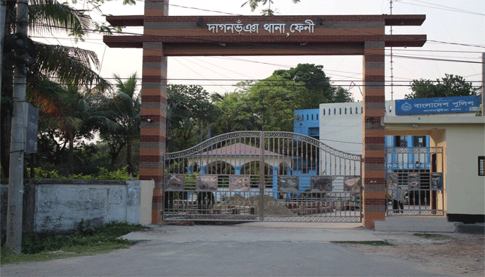 পুলিশ পরিচয়ে ১১ লাখ টাকা ছিনতাইয়ের অভিযোগ