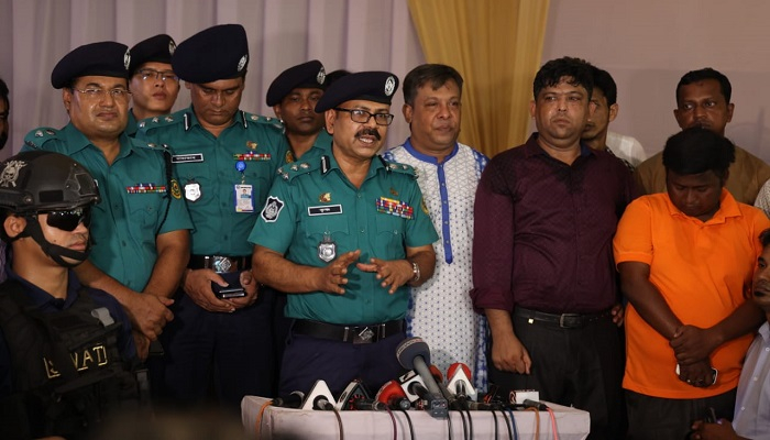 মণ্ডপে হামলায় জামিনে থাকা আসামিরা নজরদারিতে: সিএমপি কমিশনার