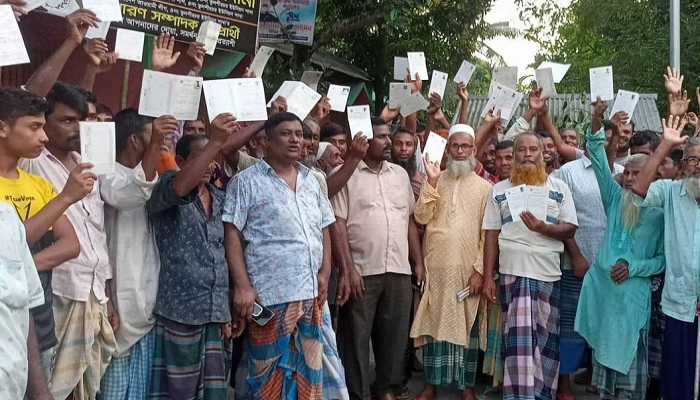সারের দাবিতে মিছিল করে আওয়ামী লীগ থেকে বহিষ্কার