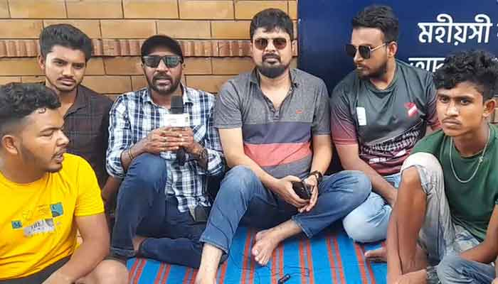 মুশির অবসর ভেঙে ফেরার দাবিতে ভক্তদের অনশন