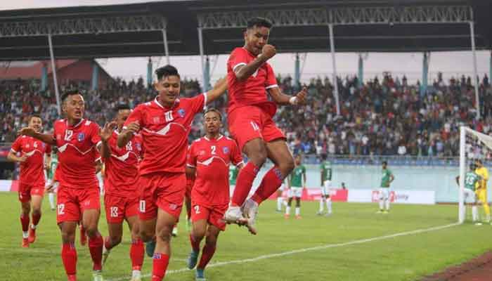 মাথা দিয়ে বাংলাদেশকে উড়িয়ে দিলেন অঞ্জন