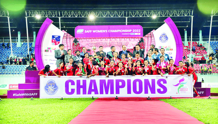 নদীপাড়ের কন্যারা