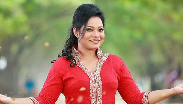 পুরোনো ৭ গান নতুন করে গাইলেন ডলি সায়ন্তনী