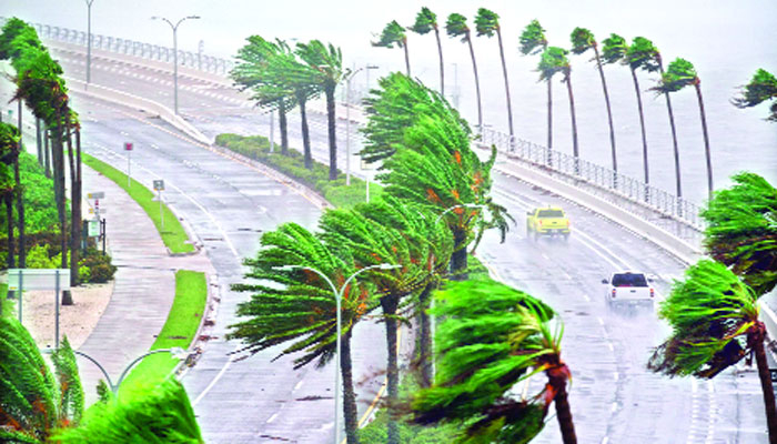 হারিকেন ইয়ানের তাণ্ডবে লন্ডভন্ড ফ্লোরিডা