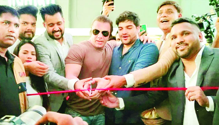 ঢাকায় সালমানের 'বিয়িং হিউম্যান' উদ্বোধন করলেন ভাই সোহেল