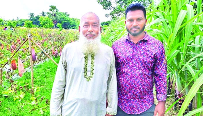 চাকরি ছেড়ে বাবা-ছেলের খামার
