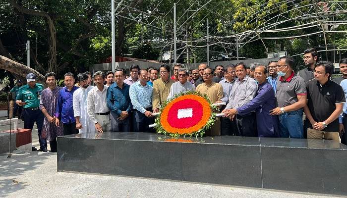 বঙ্গবন্ধুর প্রতিকৃতিতে বশেমুরবিপ্রবিপি উপাচার্যের শ্রদ্ধা