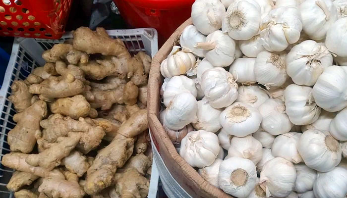 সরবরাহ থাকলেও বাড়ছে আদা-রসুনের দাম