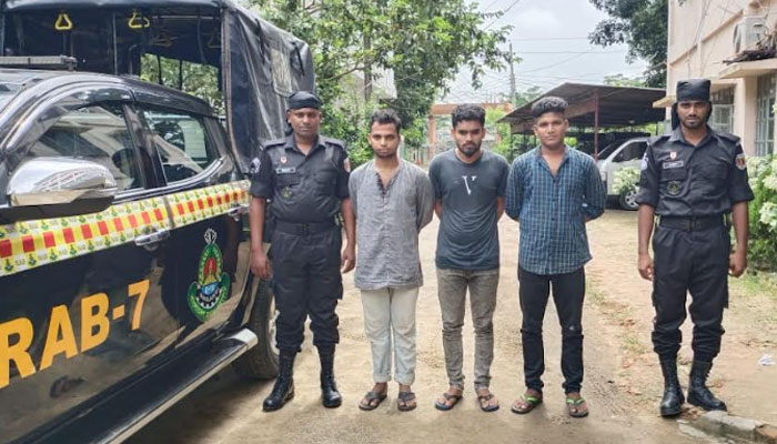 চট্টগ্রামে যুবলীগ কর্মীকে হত্যা করা হয় আরেক খুনের প্রতিশোধ নিতে