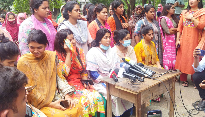 ২৪ ঘণ্টার মধ্যে মারধরের বিচার না হলে আত্মহত্যার হুমকি জান্নাতুল ফেরদৌসীর