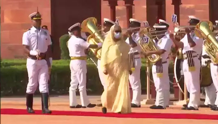 ভারতের রাষ্ট্রপতি ভবনে শেখ হাসিনাকে গার্ড অব অনার