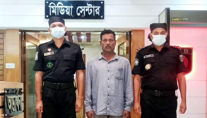 থানায় হামলা চালিয়ে পুলিশ হত্যার ৩৪ বছর পর পলাতক আসামি গ্রেপ্তার