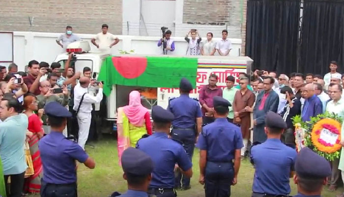 সাংবাদিক রণেশ মৈত্রের শেষকৃত্য সম্পন্ন