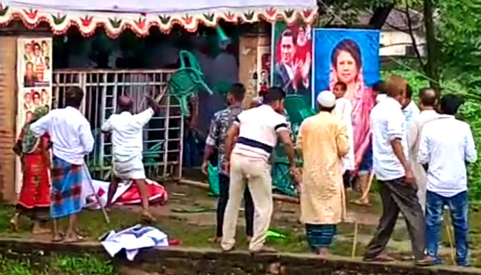 ত্রিশালে বিএনপির দু'পক্ষের সংঘর্ষে আহত ১৫