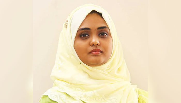 টেবিলে আছড়ে ফুটবল টুর্নামেন্টের ট্রফি ভাঙলেন ইউএনও