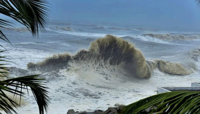 ঘূর্ণিঝড়ে বছরে ক্ষতি ১০ হাজার কোটি টাকা ঘূর্ণিঝড়ে বছরে ক্ষতি ১০ হাজার কোটি টাকা