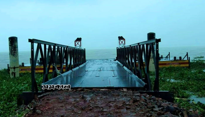 মোরেলগঞ্জ ও শরণখোলায় ফেরি চলাচল বন্ধ মোরেলগঞ্জ ও শরণখোলায় ফেরি চলাচল বন্ধ