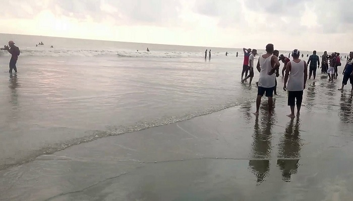 কক্সবাজার সৈকতে ঢেউয়ে ভেসে পর্যটকের মৃত্যু কক্সবাজার সৈকতে ঢেউয়ে ভেসে পর্যটকের মৃত্যু