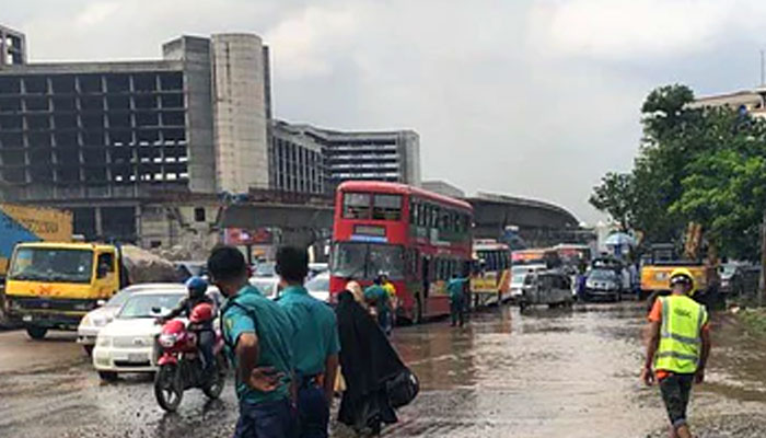 বনানী থেকে বিমানবন্দর পর্যন্ত তীব্র যানজট বনানী থেকে বিমানবন্দর পর্যন্ত তীব্র যানজট