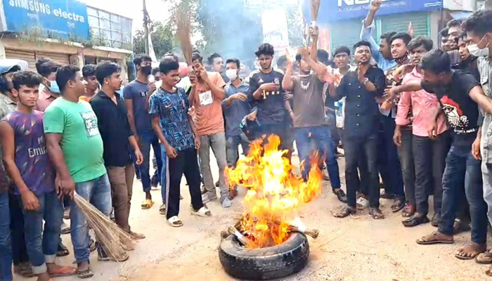 পাকুন্দিয়া উপজেলা ছাত্রলীগ কমিটি বাতিল দাবিতে ঝাড়ু মিছিল পাকুন্দিয়া উপজেলা ছাত্রলীগ কমিটি বাতিল দাবিতে ঝাড়ু মিছিল