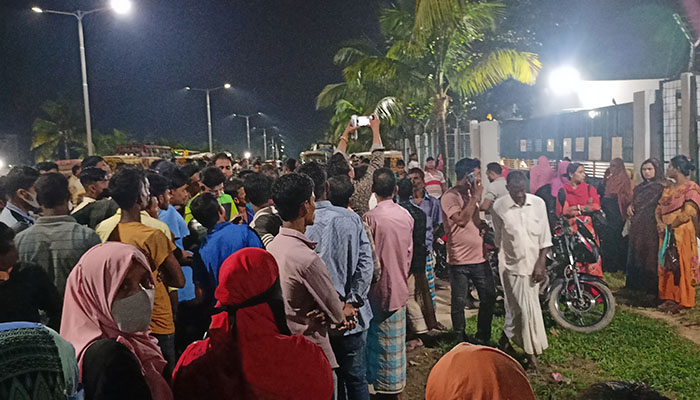 চট্টগ্রামে কেইপিজেডে অন্তত ২০ শ্রমিক অজ্ঞান, কারখানায় আতঙ্ক! চট্টগ্রামে কেইপিজেডে অন্তত ২০ শ্রমিক অজ্ঞান, কারখানায় আতঙ্ক!