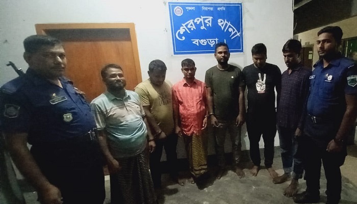 ভোটকেন্দ্র থেকে প্রার্থীর স্বামীকে 'অপহরণ', যুবলীগের ছয় নেতাকর্মী গ্রেপ্তার ভোটকেন্দ্র থেকে প্রার্থীর স্বামীকে 'অপহরণ', যুবলীগের ছয় নেতাকর্মী গ্রেপ্তার