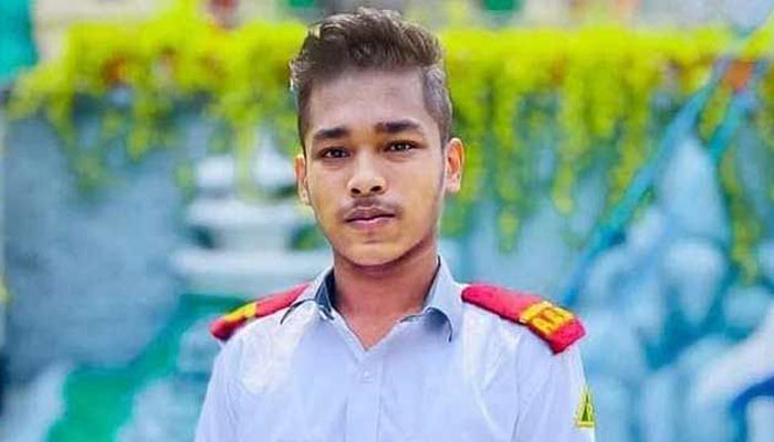 বাসের ধাক্কায় স্লাব পড়ে পা বিচ্ছিন্ন কলেজছাত্রের