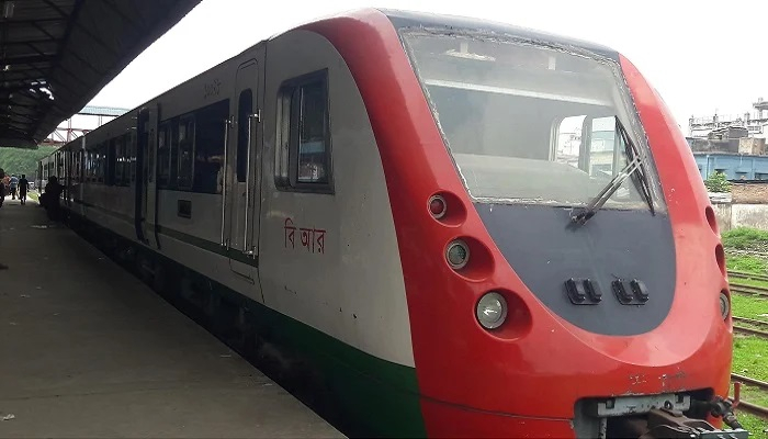 ডেমু সচল করতে চায় রেল