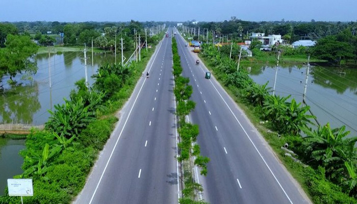 অবশেষে খানাখন্দ মেরামত শুরু
