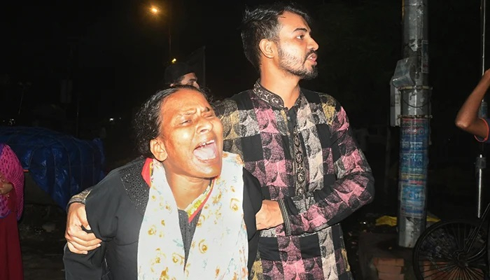 'তোমারে না দেখে বাবা কাজে যামু কেমনে'