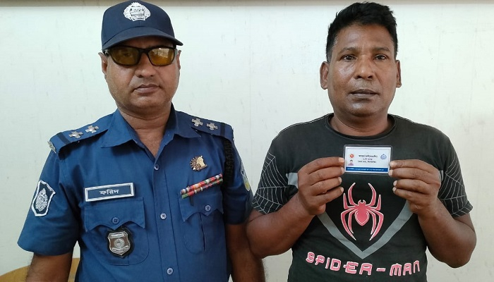 হত্যা মামলার তদন্ত করতে এসে ভুয়া ওসি আটক