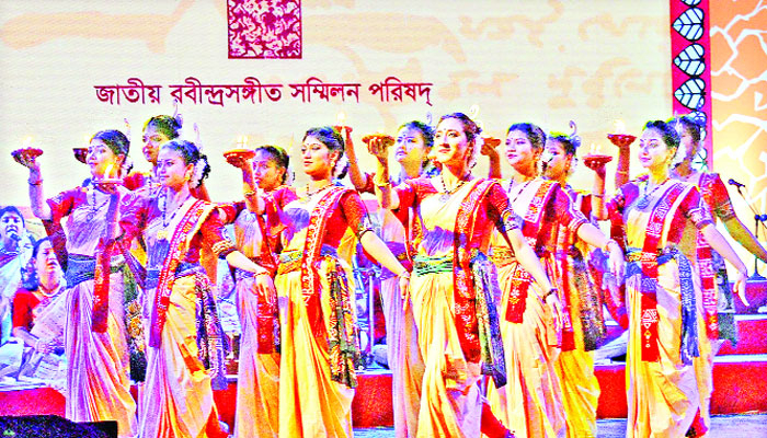 'নিশিদিন আলোক-শিখা জ্বলুক গানে'