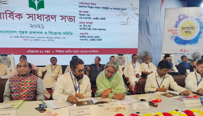 কাগজ সংকটের সমাধান চান ব্যবসায়ীরা, মন্ত্রী চান সময়মতো পাঠ্যবই