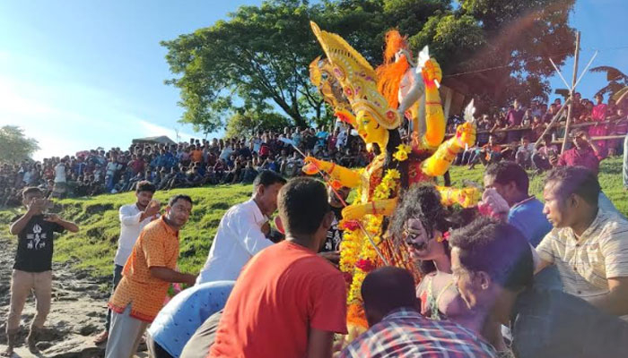 জকিগঞ্জের কাস্টমস ঘাটে বাংলাদেশ-ভারত উৎসবের এক রঙ