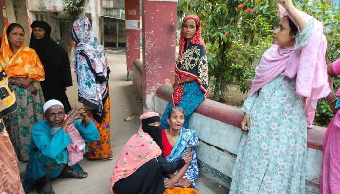 মধ্যরাতে স্ত্রীকে কুপিয়ে হত্যা, স্বামী আটক