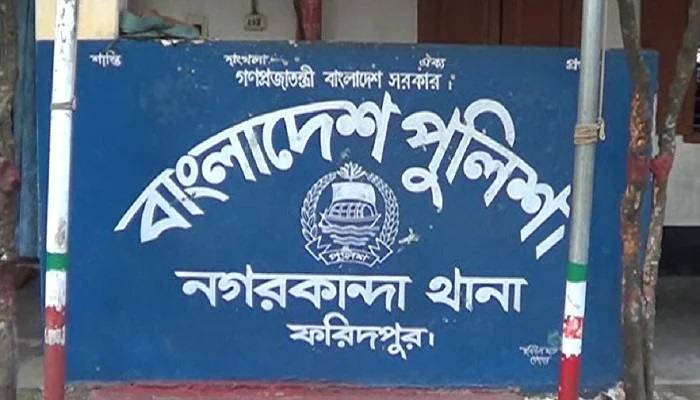 পুলিশের গাড়ি থেকে হাতকড়াসহ আসামির পলায়ন