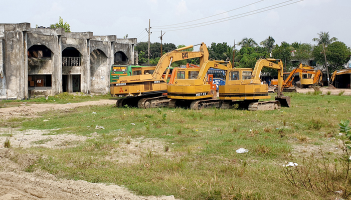 ১৯ বছর অকার্যকর বাস টার্মিনাল