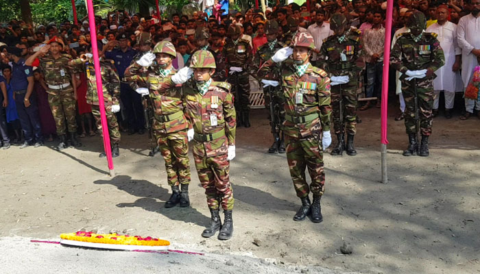 নিজ গ্রামে চিরনিদ্রায় শায়িত শান্তিরক্ষী জাহাঙ্গীর