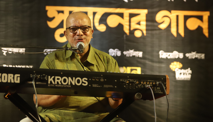 তৃষিত হৃদয় সুরে সিক্ত করলেন কবীর সুমন