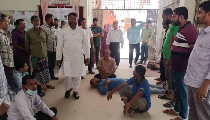 বগুড়ায় বেতন বৃদ্ধির দাবিতে কলেজ কর্মচারীদের বিক্ষোভ বগুড়ায় বেতন বৃদ্ধির দাবিতে কলেজ কর্মচারীদের বিক্ষোভ