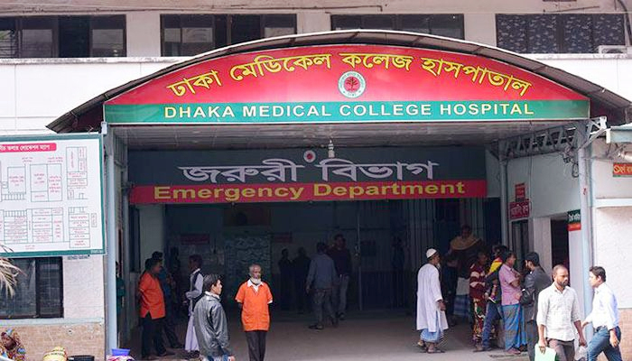 পিকনিক বাসে ধূমপান ও উত্ত্যক্তের প্রতিবাদ করায় ছুরিকাঘাতে খুন