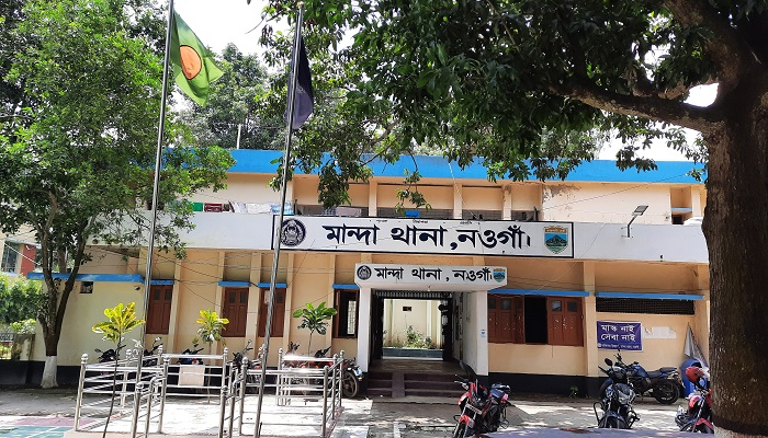 অনৈতিক সম্পর্কের অভিযোগে স্ত্রীর চুল কাটলেন স্বামী