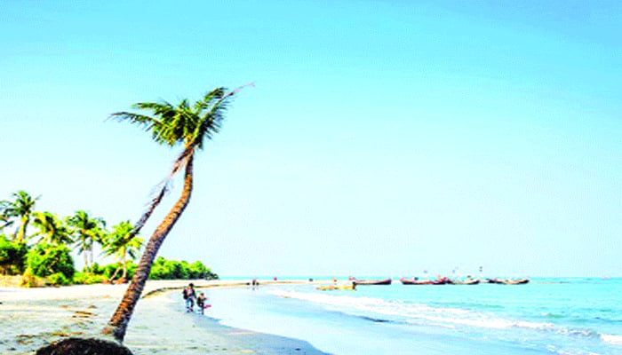সেন্টমার্টিন রক্ষার গালগল্প ঢাকায় কেন?