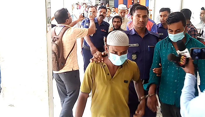 চলন্তবাসে কলেজছাত্রীকে ধর্ষণচেষ্টা: বাসচালককে ৫ বছরের কারাদণ্ড