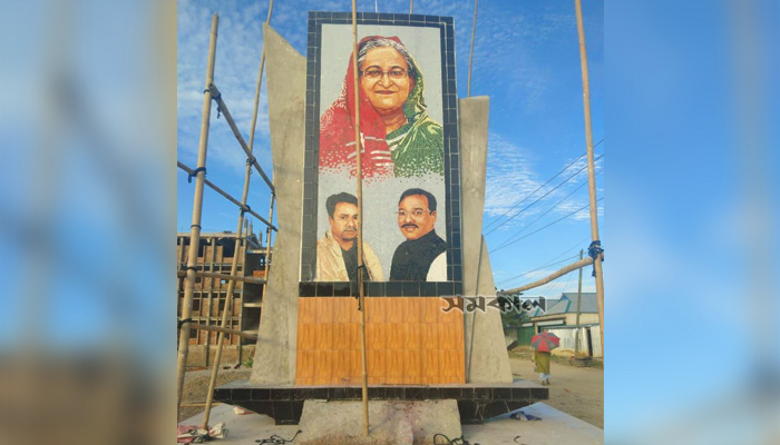 বঙ্গবন্ধু ও প্রধানমন্ত্রীর সঙ্গে এমপি ও তাঁর ভাইয়ের ছবি