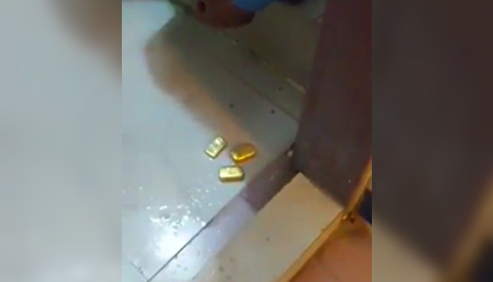 বাসে তল্লাশি, ১২ যাত্রীর কাছে মিলল ৭৪৩২ গ্রাম স্বর্ণ