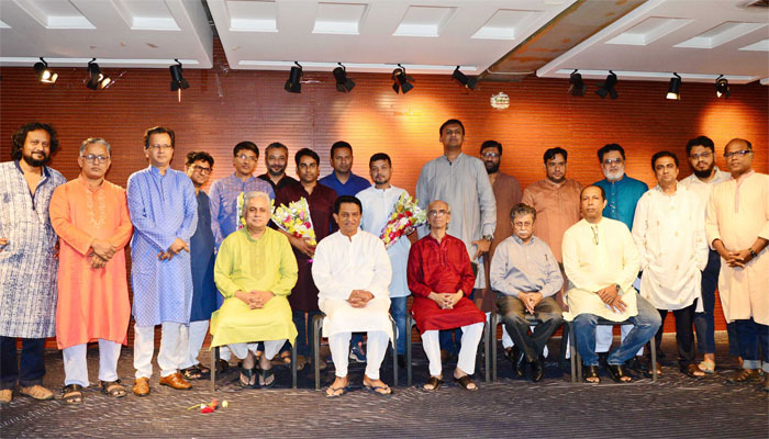 সমকাল ও চ্যানেল টোয়েন্টিফোরের পুরস্কারপ্রাপ্ত সাংবাদিকদের এ. কে. আজাদের অভিনন্দন