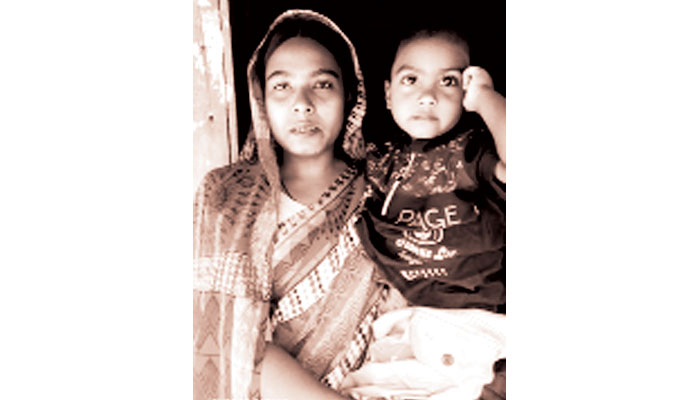 জমি বিক্রির টাকা চাওয়ায় লক্ষ্য হন তিন সন্তানের মা জমি বিক্রির টাকা চাওয়ায় লক্ষ্য হন তিন সন্তানের মা