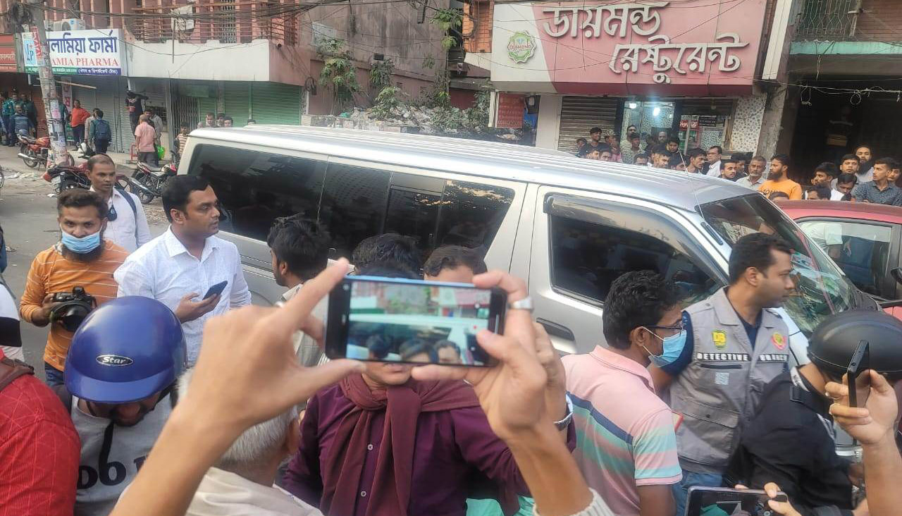 নয়াপল্টন থেকে এ্যানী-জুয়েল আটক নয়াপল্টন থেকে এ্যানী-জুয়েল আটক
