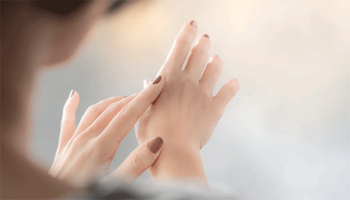 শীতে হাত-পায়ের যত্নে কী করবেন